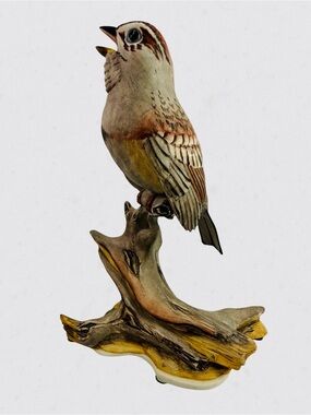 Boehm Porcelain Sparrow Bird Figurine Model 468 Retired Hand Painted On Tree Log